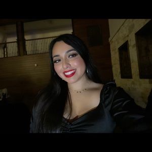 Meet your Posher, Felicity